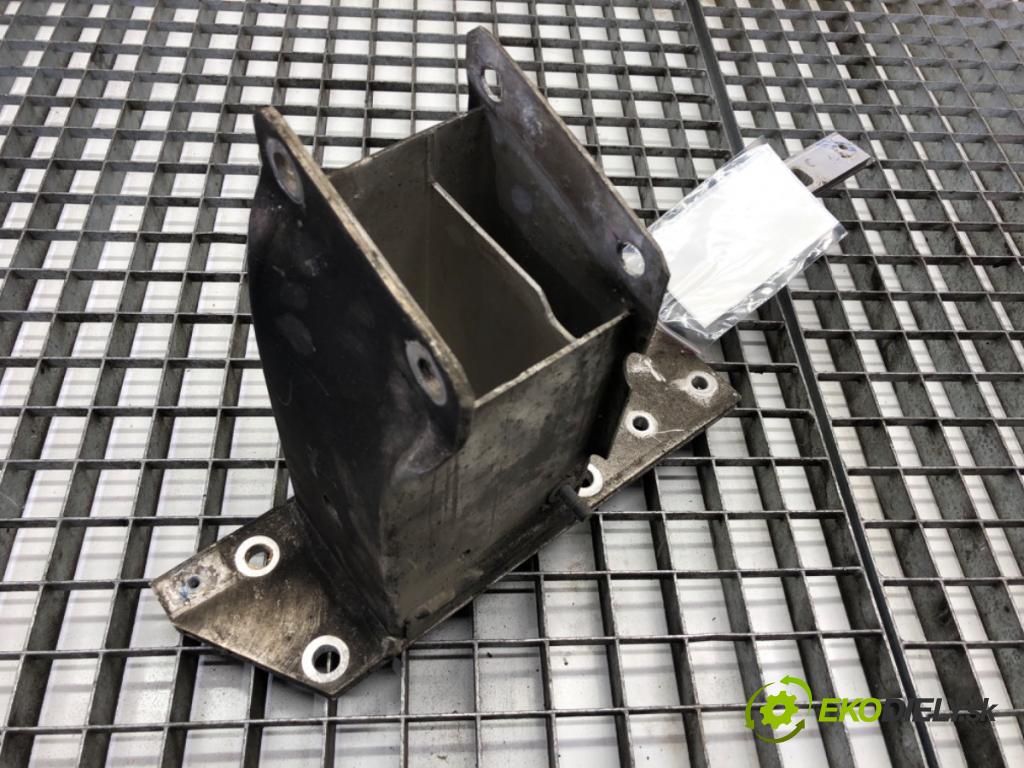 BMW F16 SUV 2014 190 kW xDrive 30 d 2993 držák mačkání přední část levá strana 7294507