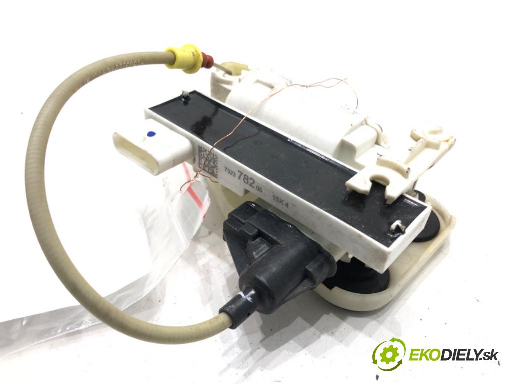 BMW F16 SUV 2014 190 kW xDrive 30 d 2993 doťah zámok Dvere pravy zad 7323782