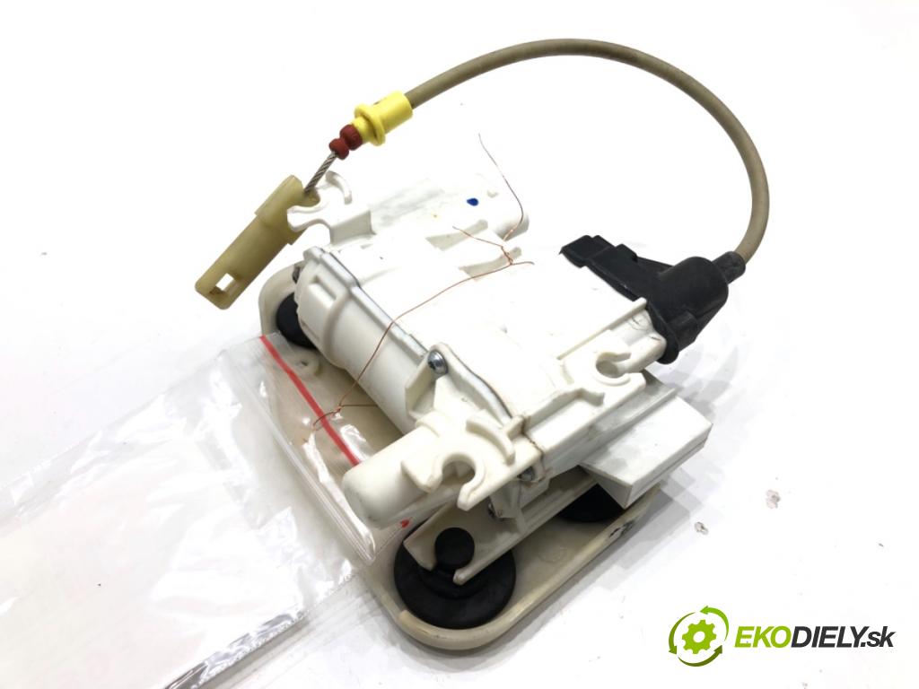 BMW F16 SUV 2014 190 kW xDrive 30 d 2993 doťah zámok Dvere ľavy predný 7323781