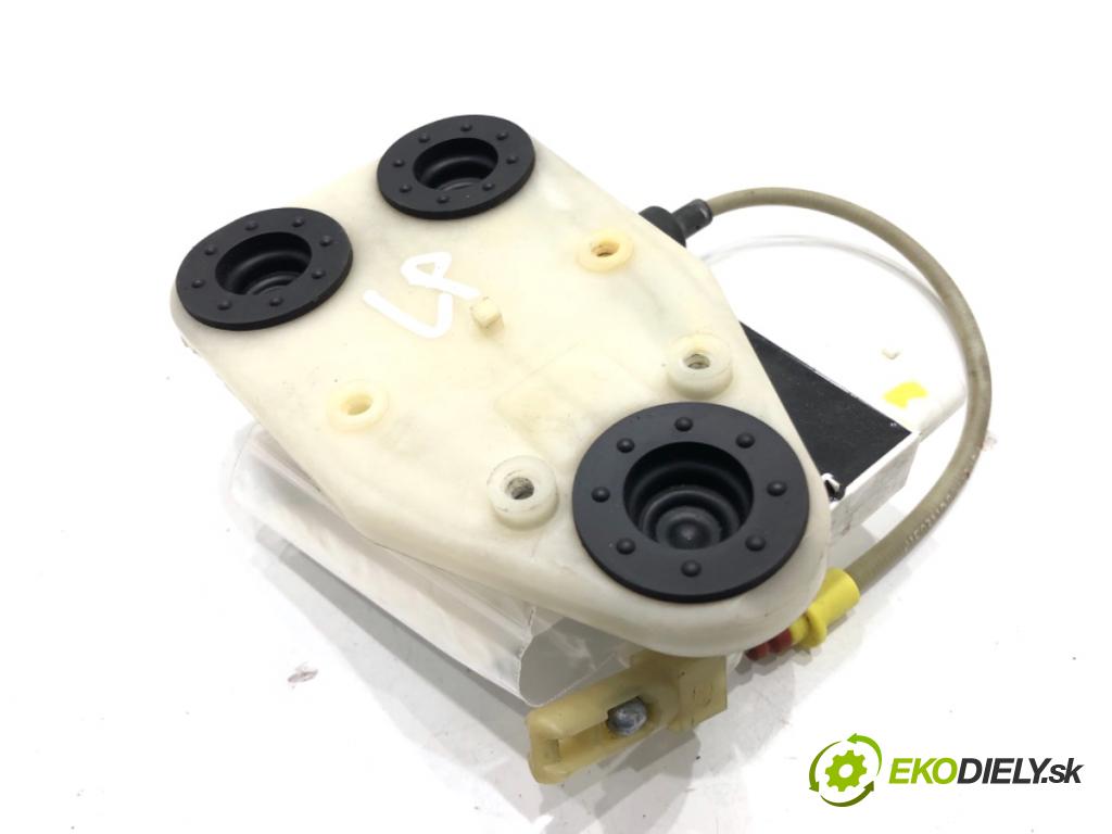 BMW F16 SUV 2014 190 kW xDrive 30 d 2993 doťah zámok Dvere ľavy predný 7323781