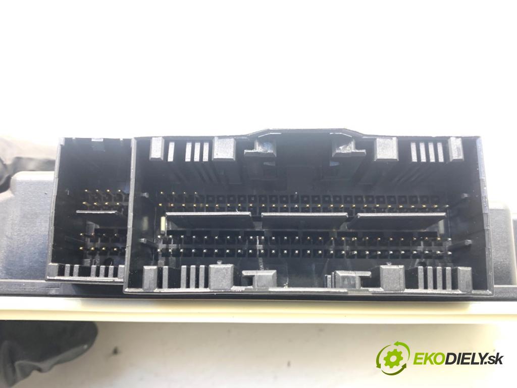 BMW F16 SUV 2014 190 kW xDrive 30 d 2993 senzor airbag 9350003 (Snímač)