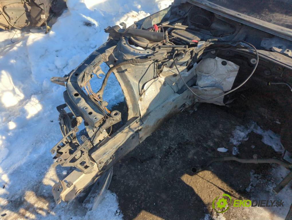 BMW F30 sedan 2015 180 kW 328 i xDrive 1997 KAROSERIA ČTVRŤÁK blatník práh střecha PODŁUŻNICA