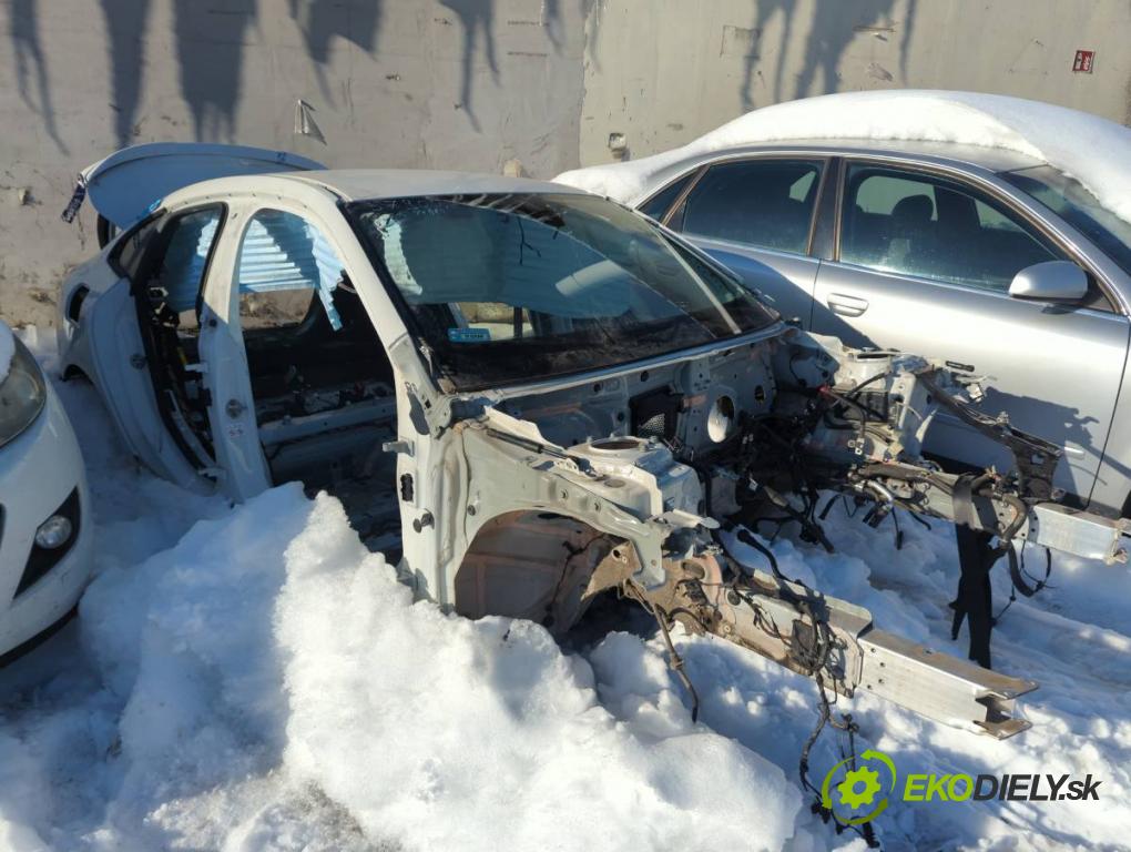 BMW F44 coupe 2021 131 kW 220 i 1998 karoséria ČTVRŤÁK: Blatník prah strecha PODŁUŻNICA 