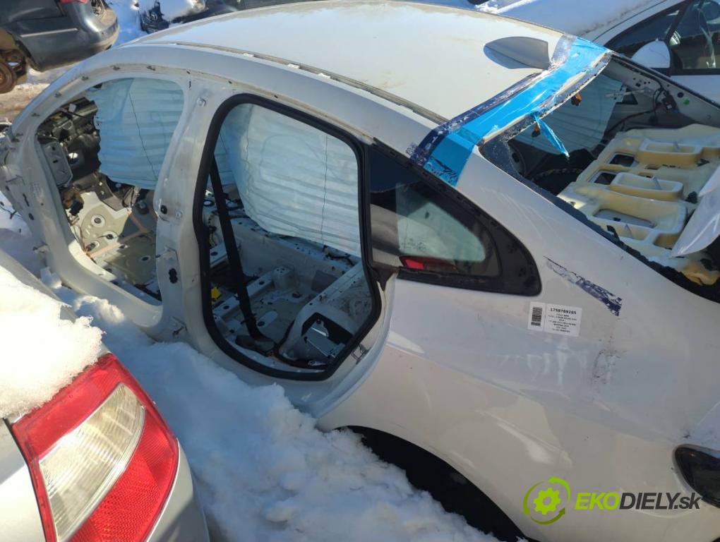 BMW F44 coupe 2021 131 kW 220 i 1998 karoséria ČTVRŤÁK: Blatník prah strecha PODŁUŻNICA