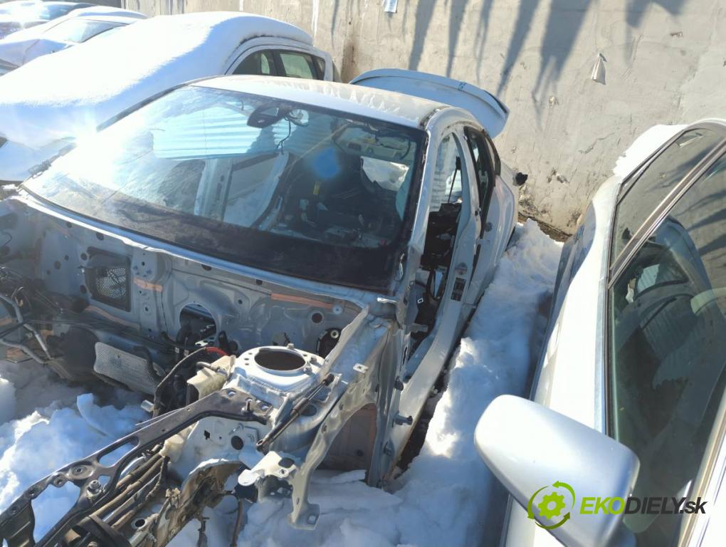 BMW F44 coupe 2021 131 kW 220 i 1998 karoséria ČTVRŤÁK: Blatník prah strecha PODŁUŻNICA