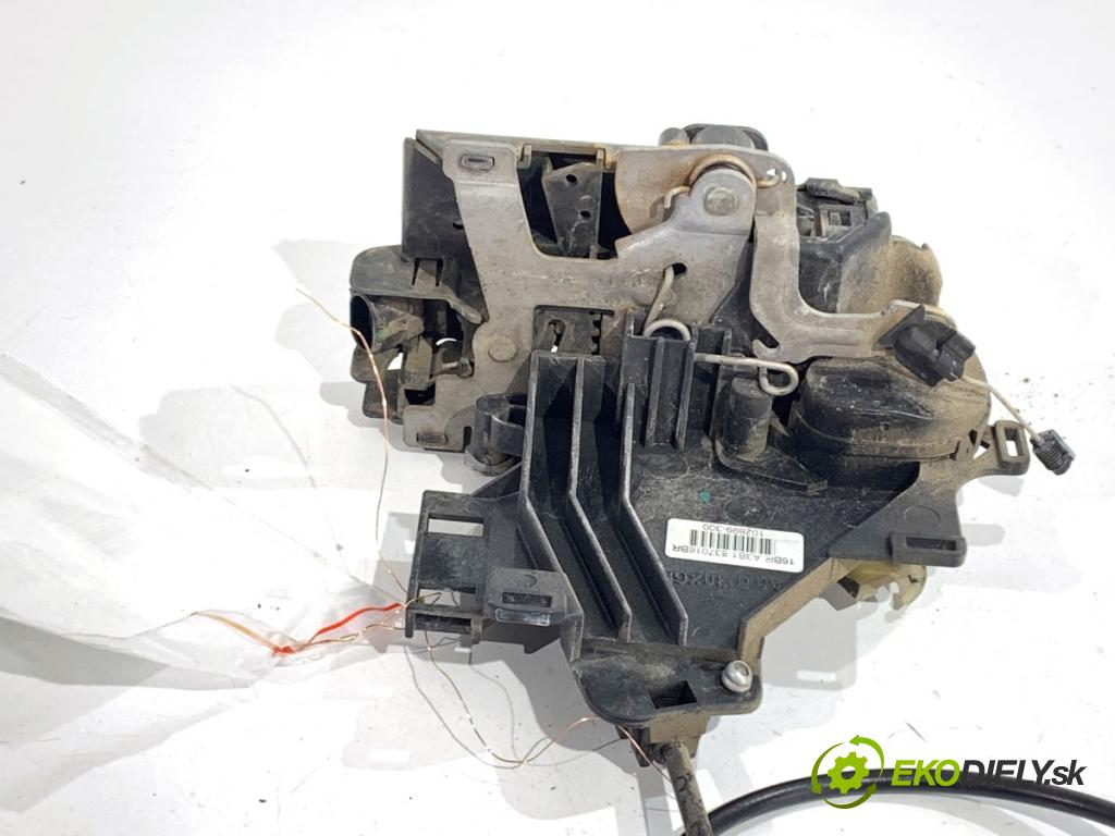 VW TRANSPORTER T5 Autobus 2007 75 kW 1.9 TDI 1896 zámok Dvere pravy predný 3B1837016BR
