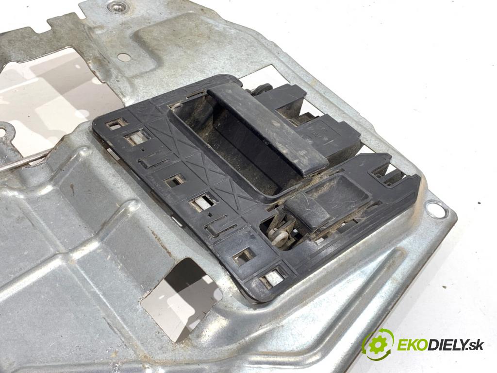 VW TRANSPORTER T5 Autobus 2007 75 kW 1.9 TDI 1896 zámok dveře zadní část 7H0829309 (Zámek)