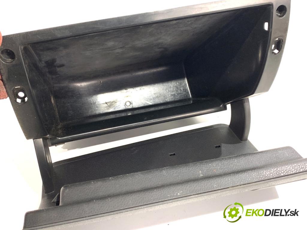 VW TRANSPORTER T5 Autobus 2007 75 kW 1.9 TDI 1896 Priehradka, kastlík spolujazdca  (Priehradka (kastlík))