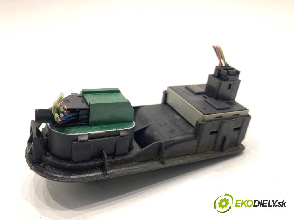 VW TRANSPORTER T5 Autobus 2007 75 kW 1.9 TDI 1896 Prepínač okien 7H5959539 (Prepínacie páčky pod volantom)