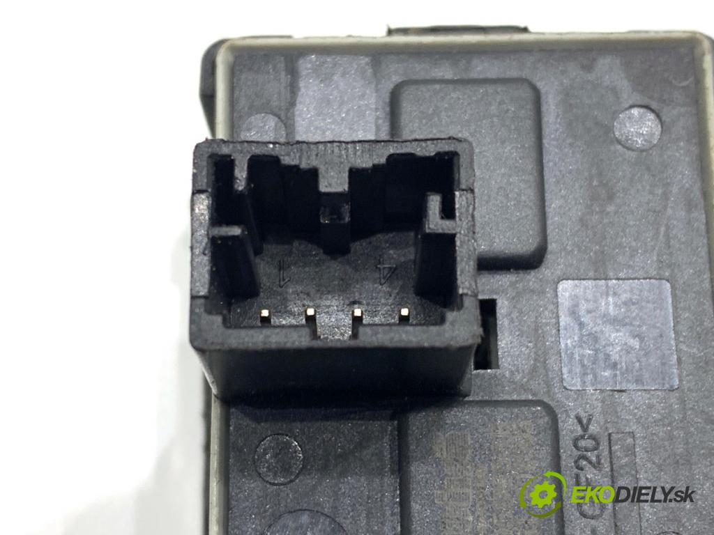 VW TRANSPORTER T5 Autobus 2007 75 kW 1.9 TDI 1896 Prepínač okien 7H5959539 (Prepínacie páčky pod volantom)