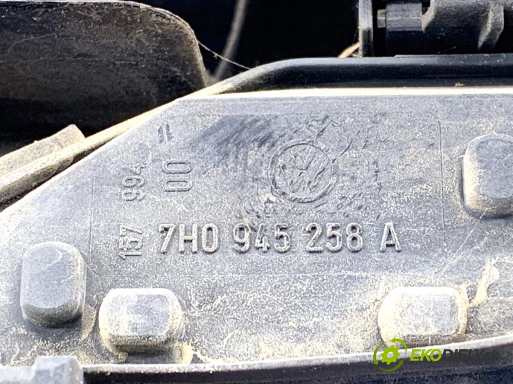 VW TRANSPORTER T5 Autobus 2007 75 kW 1.9 TDI 1896 Svetlo pravy zad 7H0945258A