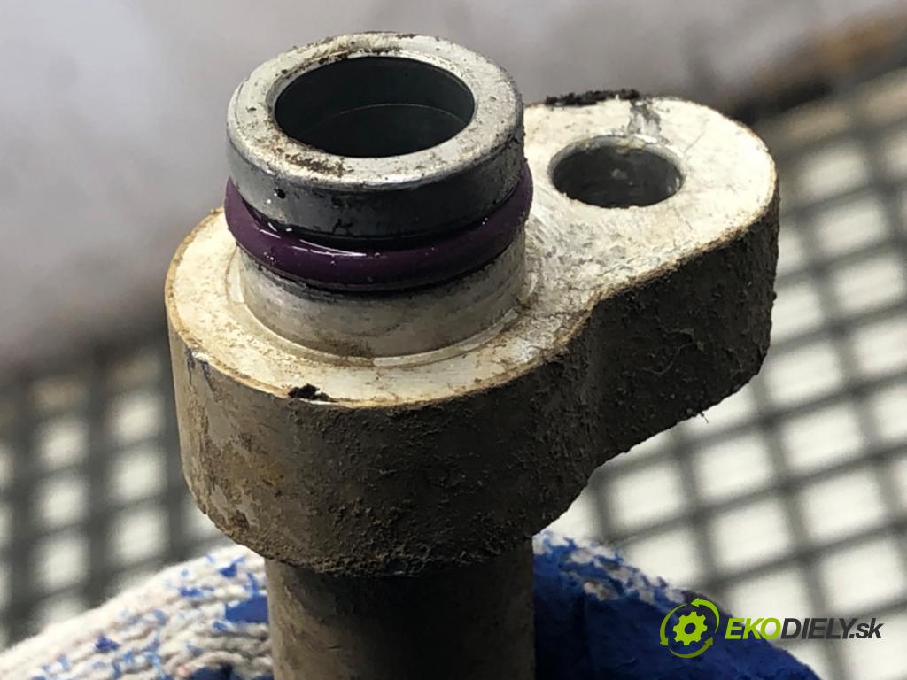 VW TRANSPORTER T5 Autobus 2007 75 kW 1.9 TDI 1896 rúrka klimatizace 7H1820743P (Trubka klimatizace)