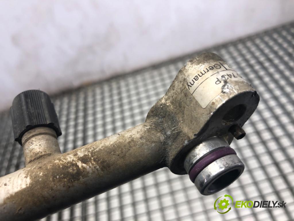 VW TRANSPORTER T5 Autobus 2007 75 kW 1.9 TDI 1896 rúrka klimatizace 7H1820743P (Trubka klimatizace)