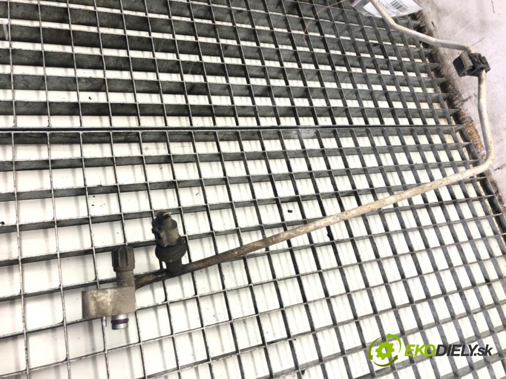 VW TRANSPORTER T5 Autobus 2007 75 kW 1.9 TDI 1896 rúrka klimatizace 7H1820741R (Trubka klimatizace)