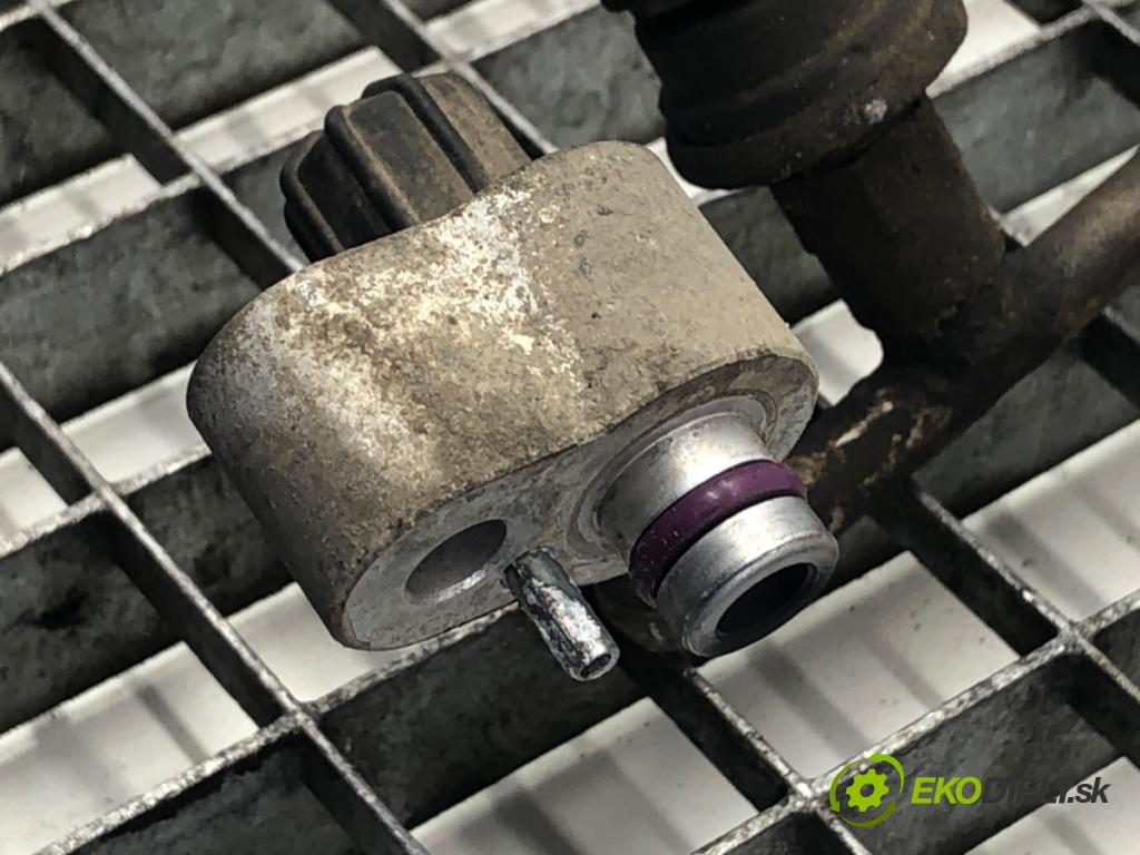 VW TRANSPORTER T5 Autobus 2007 75 kW 1.9 TDI 1896 rúrka klimatizace 7H1820741R (Trubka klimatizace)