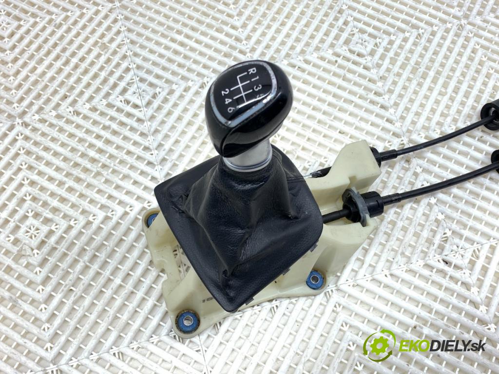 HYUNDAI i40 Kombi 2013 85 kW 1.7 CRDi 1685 Kulisa  (Rýchlostná páka (kulisa))