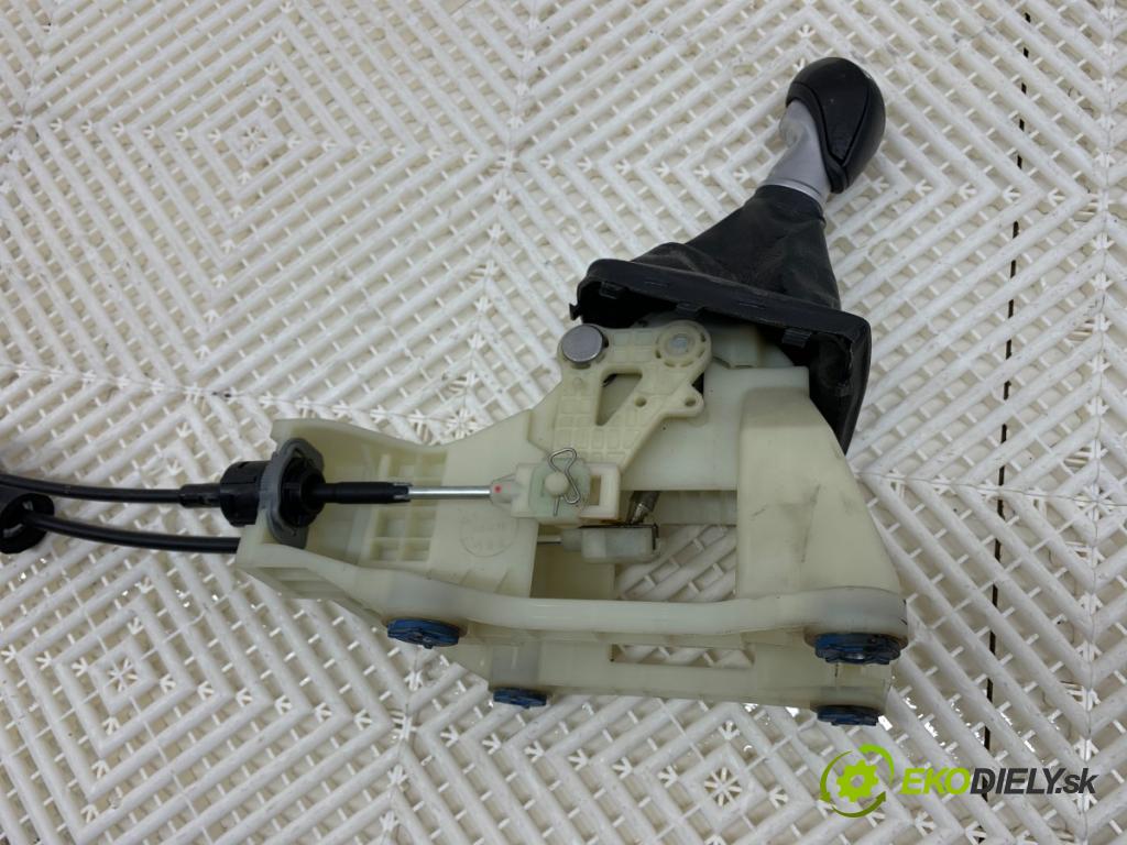 HYUNDAI i40 Kombi 2013 85 kW 1.7 CRDi 1685 Kulisa  (Rýchlostná páka (kulisa))