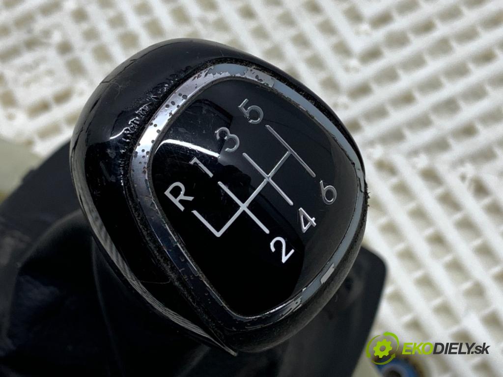 HYUNDAI i40 Kombi 2013 85 kW 1.7 CRDi 1685 Kulisa  (Rýchlostná páka (kulisa))