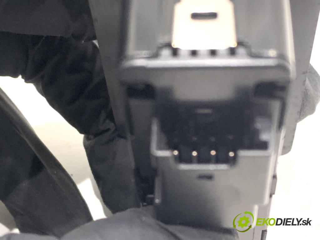 BMW F34 liftback 2017 135 kW 320 i 1998 Prepínač otvárania dverí 9275121 (Prepínacie páčky pod volantom)