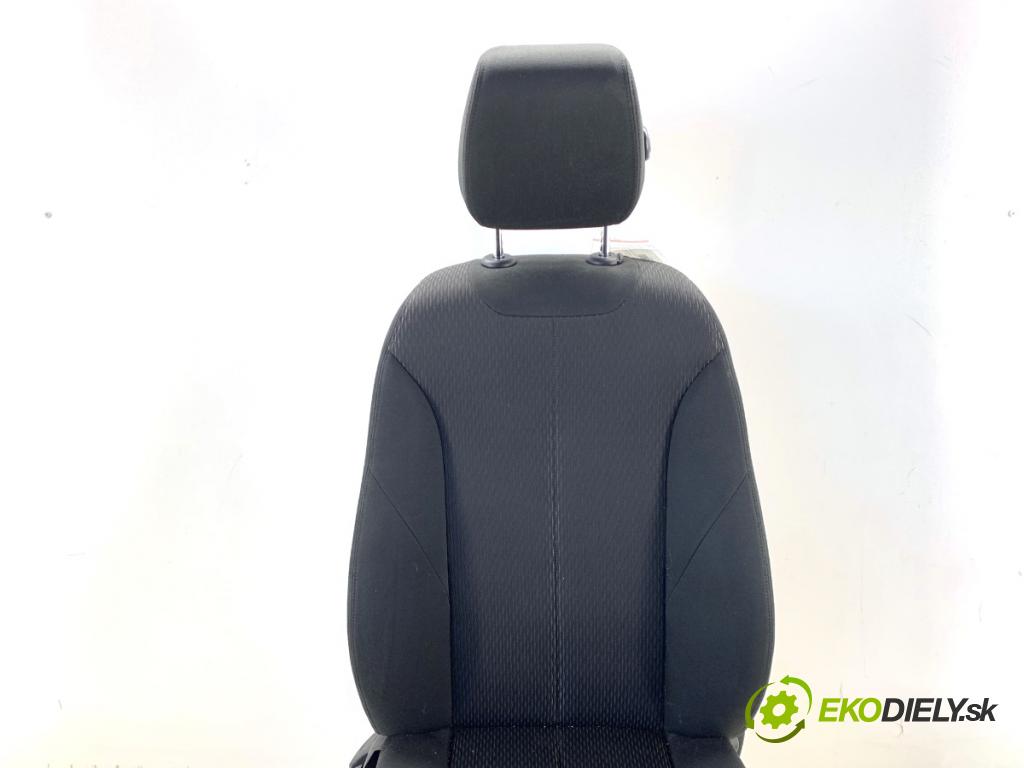 BMW F34 liftback 2017 135 kW 320 i 1998 sedadlo pravý přední část