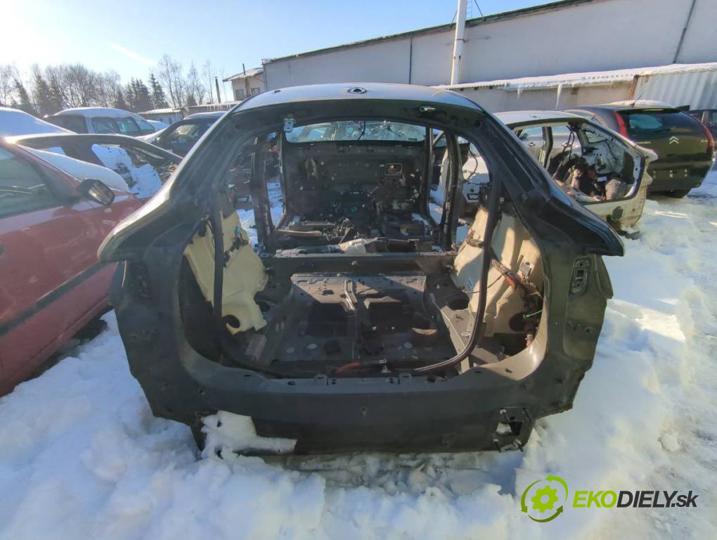 BMW F16 SUV 2014 190 kW xDrive 30 d 2993 KAROSERIA ČTVRŤÁK blatník zadní část práh střecha PODŁUŻNICA