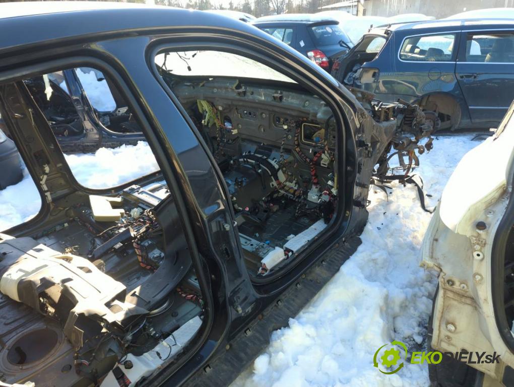 BMW F16 SUV 2014 190 kW xDrive 30 d 2993 KAROSERIA ČTVRŤÁK blatník zadní část práh střecha PODŁUŻNICA