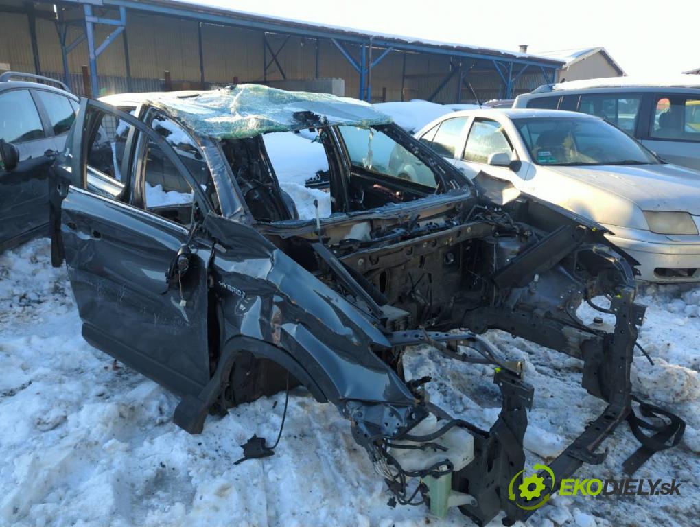 TOYOTA RAV 4 IV SUV 2017 114 kW 2.5 Hybrid 4WD (AVA44_) 2494 karoséria ČTVRŤÁK: Blatník zad prah strecha PODŁUŻNICA 