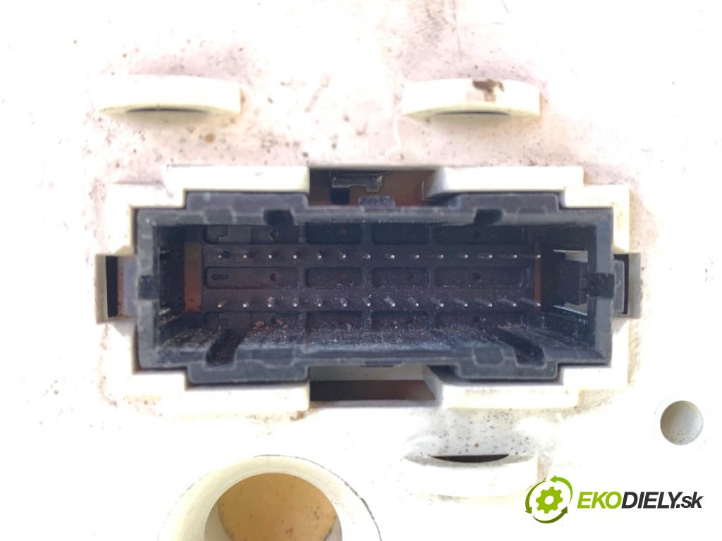 VW TRANSPORTER T4 Autobus 1995 45 kW 1.9 D 1896 Prístrojovka 81117657 (Prístrojová doska)