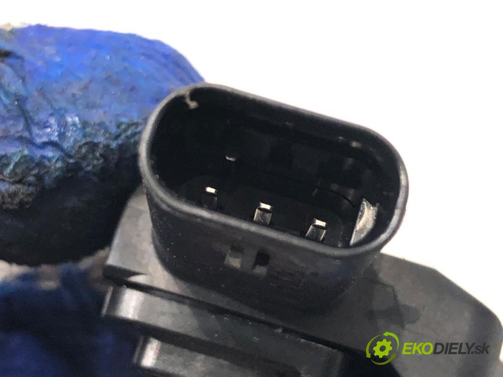 BMW F44 coupe 2021 131 kW 220 i 1998 Snímač tlaku 8637899 (Snímač tlaku)