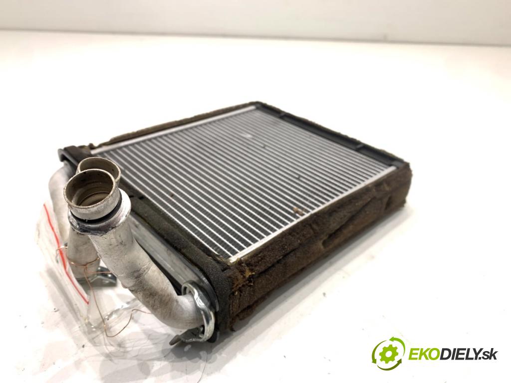 VW PASSAT B6 Kombi 2006 103 kW 2.0 TDI 1968 topné těleso radiátor topení 3C0819031 (Radiátor topení)