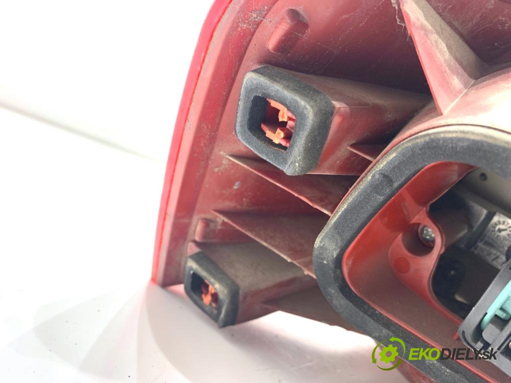 VW PASSAT B6 Kombi 2006 103 kW 2.0 TDI 1968 světlo pravý zadní část 3C9945096B