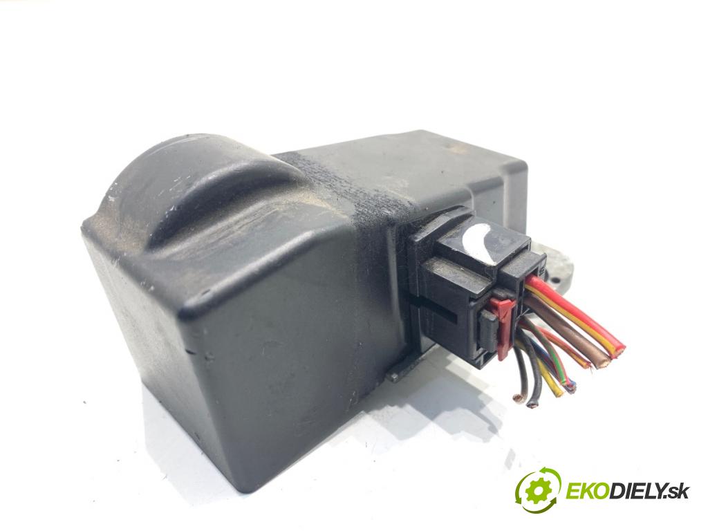 VW PASSAT B6 Kombi 2006 103 kW 2.0 TDI 1968 blokáda volantu 3C0905861D (Riadenie ostatné)