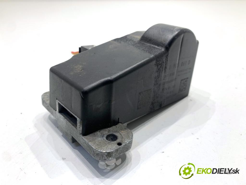 VW PASSAT B6 Kombi 2006 103 kW 2.0 TDI 1968 blokáda volantu 3C0905861D (Riadenie ostatné)