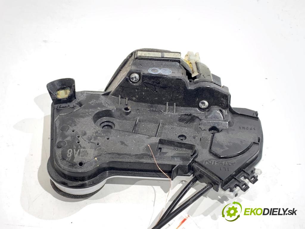 TOYOTA YARIS IV --- --- --- --- zámok Dvere pravy predný