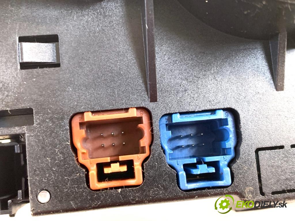 PEUGEOT 207 liftback 2009 53 kW 1.4 1360 Prepínač kombinovaný 96657279XT (Prepínacie páčky pod volantom)