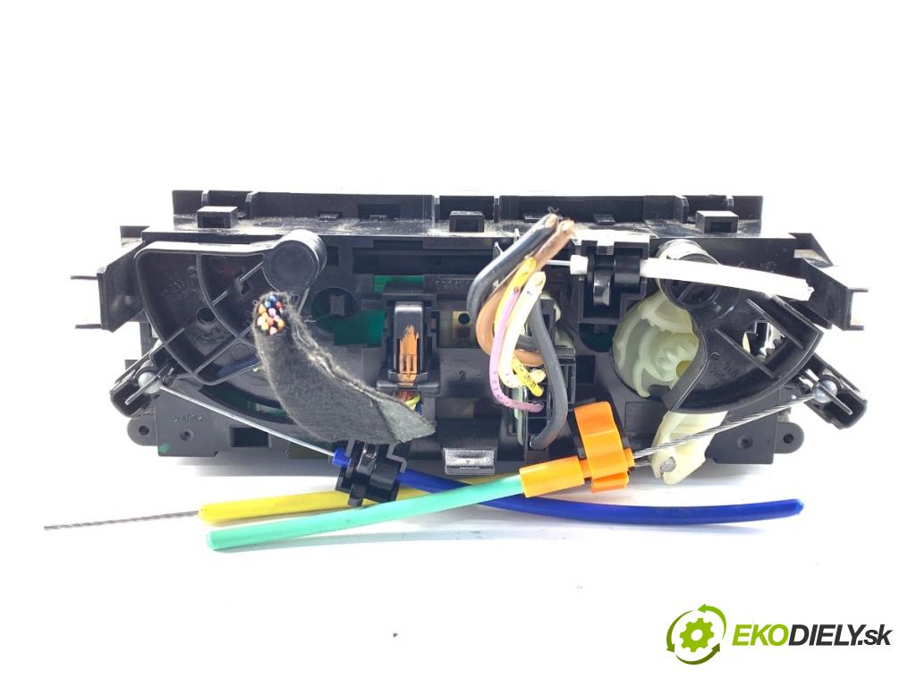 PEUGEOT 207 liftback 2009 53 kW 1.4 1360 Panel ovládania kúrenia N102079B (Prepínacie páčky pod volantom)