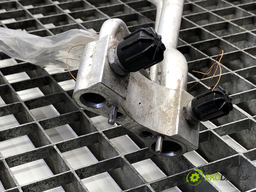 BMW F16 SUV 2015 230 kW xDrive 40 d 2993 rúrka klimatizace 9271894 (Trubka klimatizace)