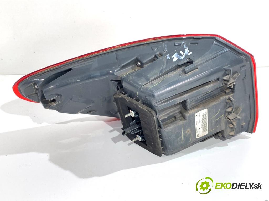 BMW F16 SUV 2015 230 kW xDrive 40 d 2993 světlo pravý zadní část 7314860