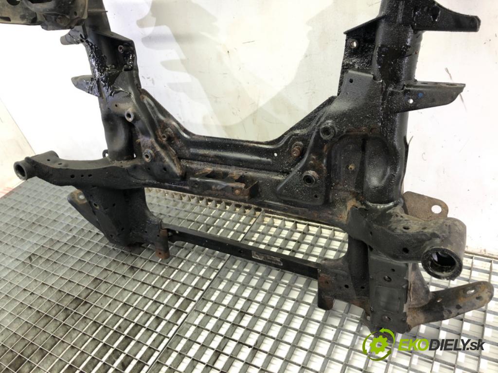 BMW F16 SUV 2015 230 kW xDrive 40 d 2993 výztuha pod motor  (Přední výztuha)