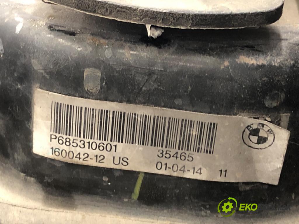 BMW F16 SUV 2015 230 kW xDrive 40 d 2993 výztuha pod motor  (Přední výztuha)