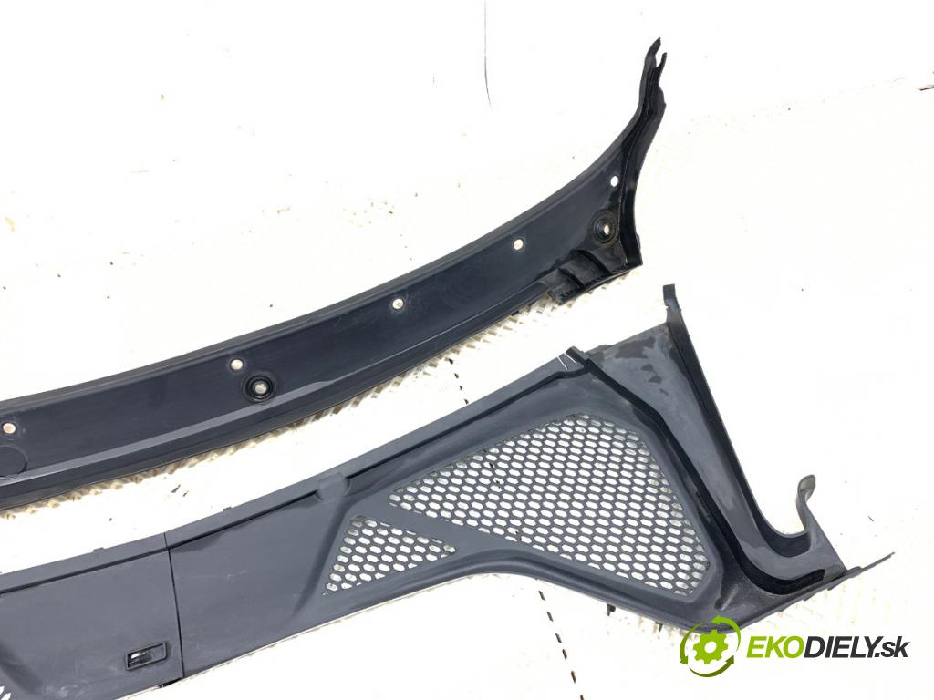 BMW F16 SUV 2015 230 kW xDrive 40 d 2993 torpédo plast pod čelní okno 15671610 (Plast pod čelním sklem)