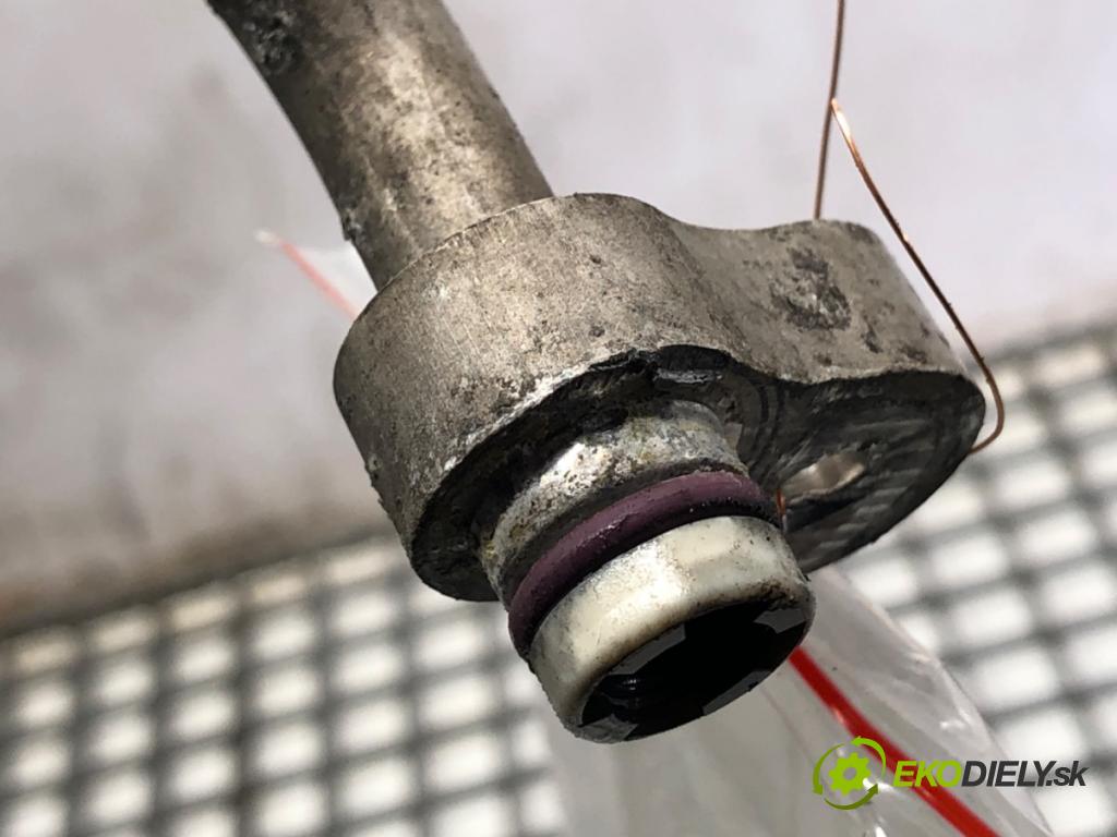 BMW F16 SUV 2015 230 kW xDrive 40 d 2993 rúrka klimatizácie  (Rúrka klimatizácie)