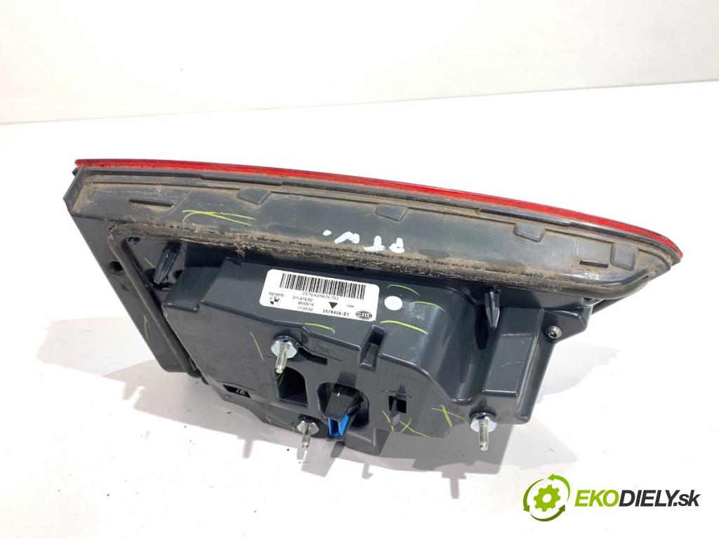 BMW F16 SUV 2015 230 kW xDrive 40 d 2993 Svetlo zad pravá vnútorná 2576428 (Kľučka dverí ostatné)