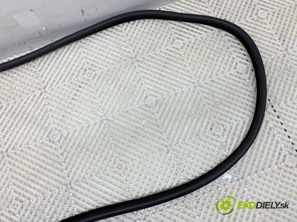 BMW F16 SUV 2015 230 kW xDrive 40 d 2993 tesnenie Dvere zad ľavá strana  (Karoséria ostatné)