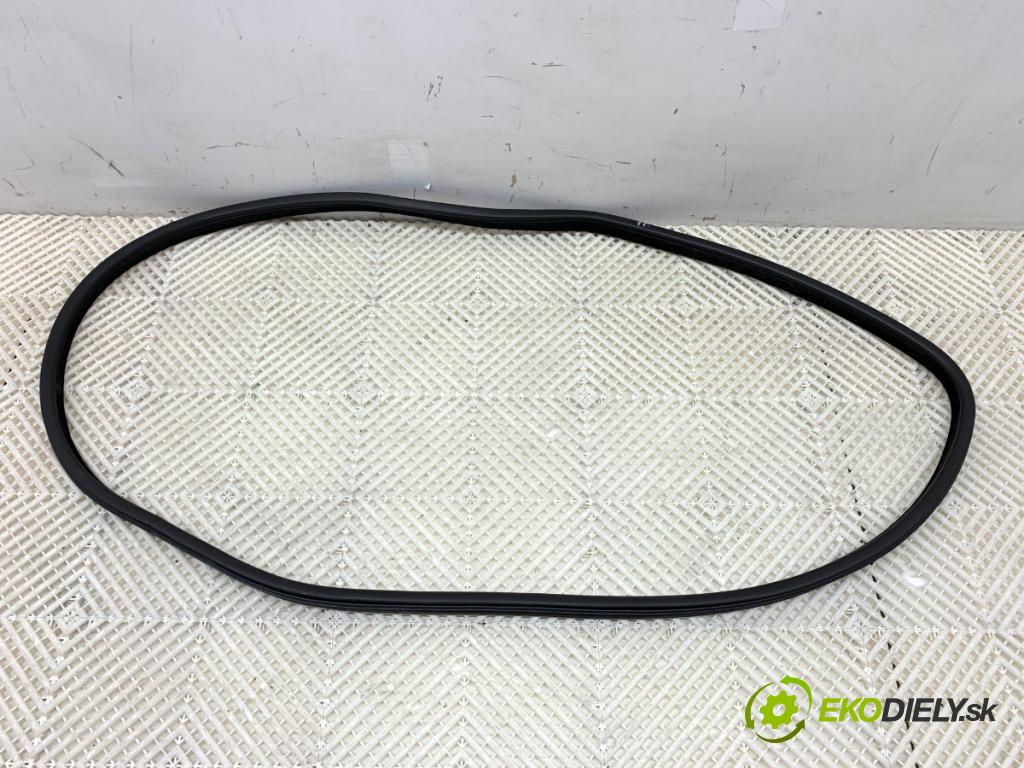 BMW F16 SUV 2015 230 kW xDrive 40 d 2993 tesnenie Dvere zad pravá  (Karoséria ostatné)