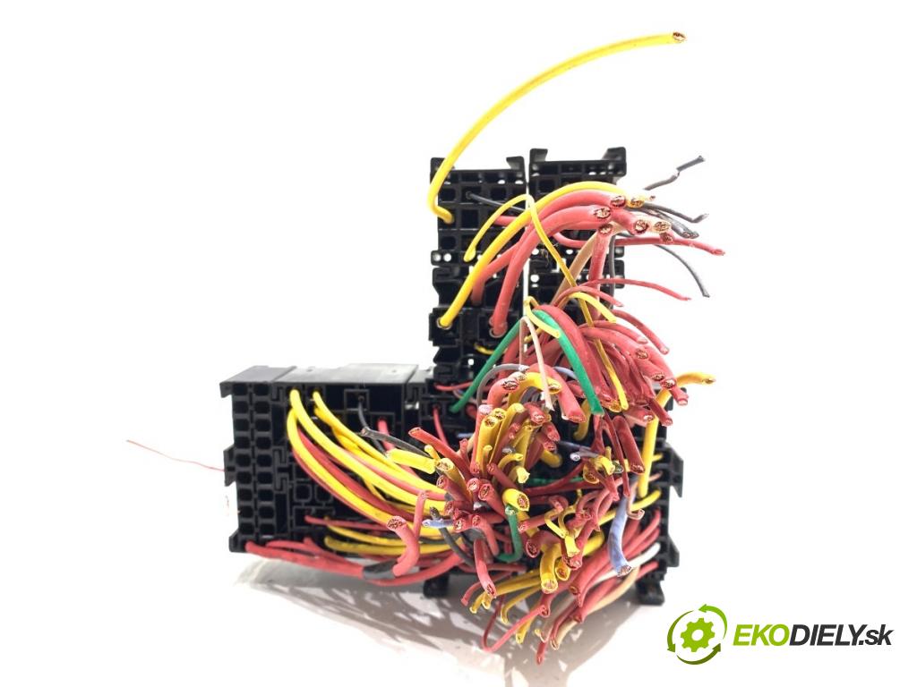 RENAULT TRAFIC III Autobus 2015 92 kW 1.6 dCi 125 (JGMH) 1598 skříňka poistková  (Pojistková skříňka)