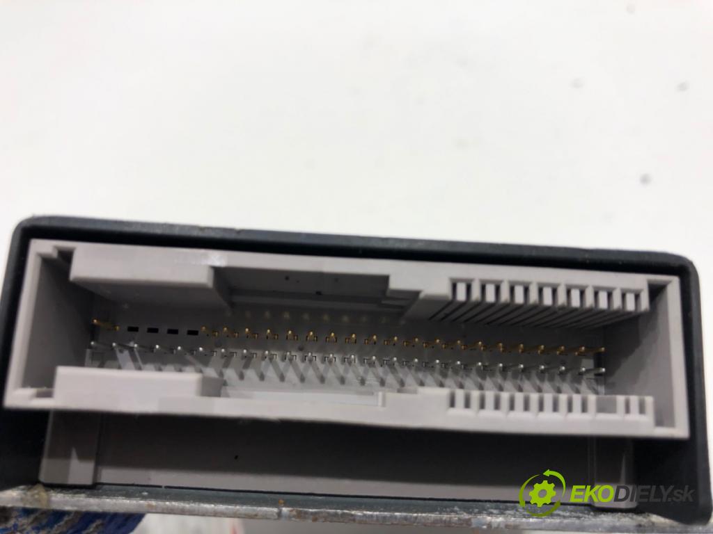 RENAULT TRAFIC III Autobus 2015 92 kW 1.6 dCi 125 (JGMH) 1598 senzor airbag 985104418R (Snímač)