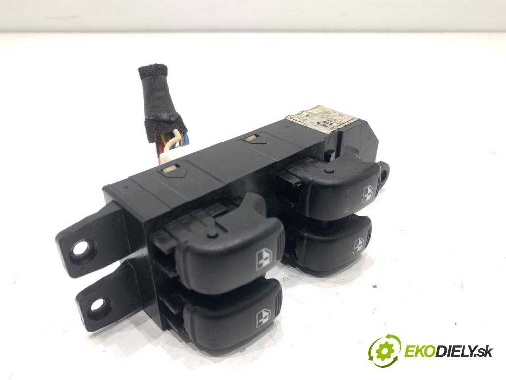 HYUNDAI SANTE FE I SUV 2005 83 kW 2.0 CRDi 1991 Prepínač okien 93570-26100 (Prepínacie páčky pod volantom)