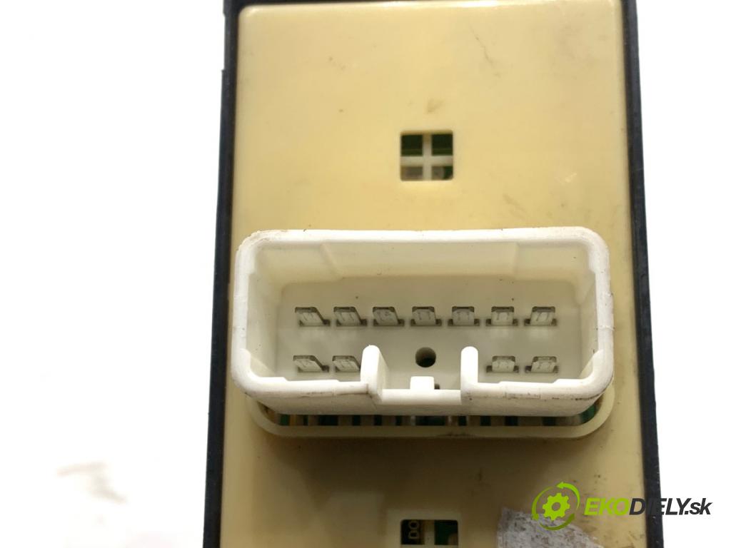 HYUNDAI SANTE FE I SUV 2005 83 kW 2.0 CRDi 1991 Prepínač okien 93570-26100 (Prepínacie páčky pod volantom)