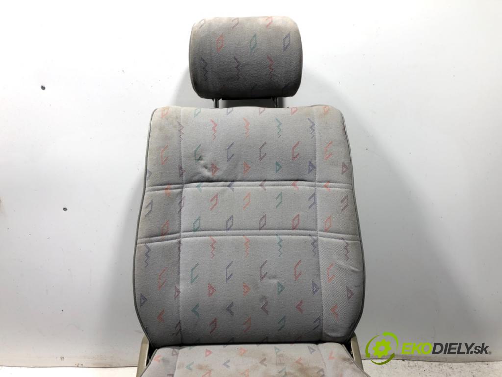 VW TRANSPORTER T4 Autobus 1996 50 kW 1.9 TD 1896 Sedadlo zad